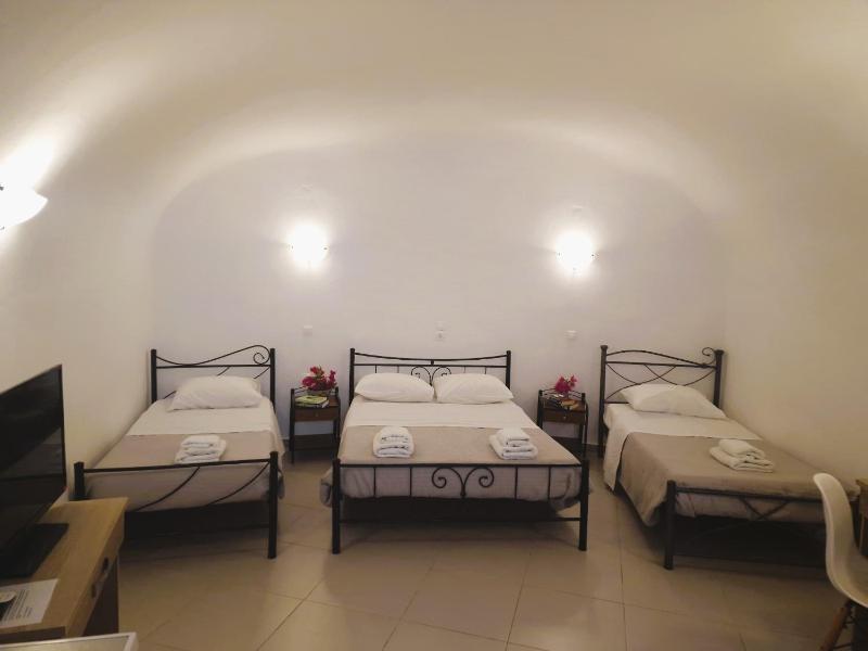 Cave Quadruple Room - Semi basement image 1