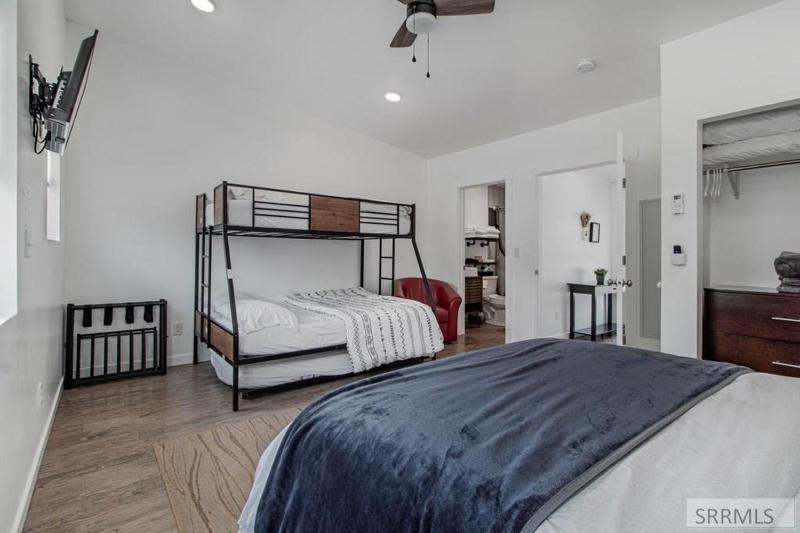 Two-Bedroom Townhouse image 2
