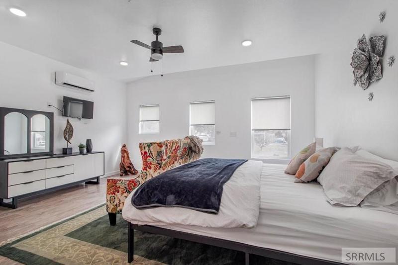 Two-Bedroom Townhouse image 4