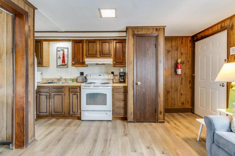One-Bedroom Apartment image 4