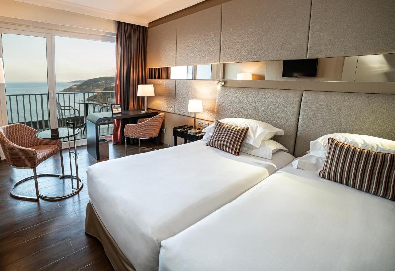 PrivilÃ¨ge Twin or Double Room with Balcony and Sea View image 4