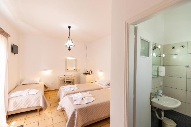 Triple Room with Sea View image 4