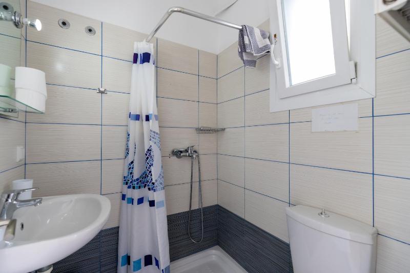 Triple Room with Sea View image 3