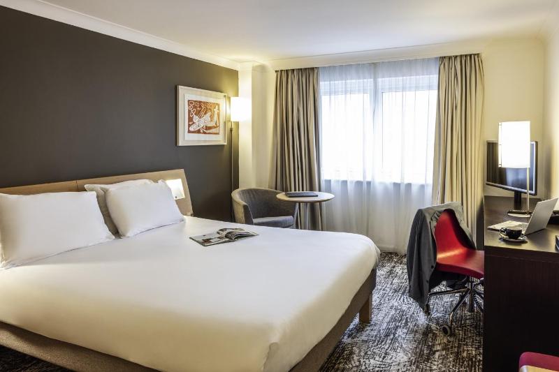 Executive Queen Room image 3
