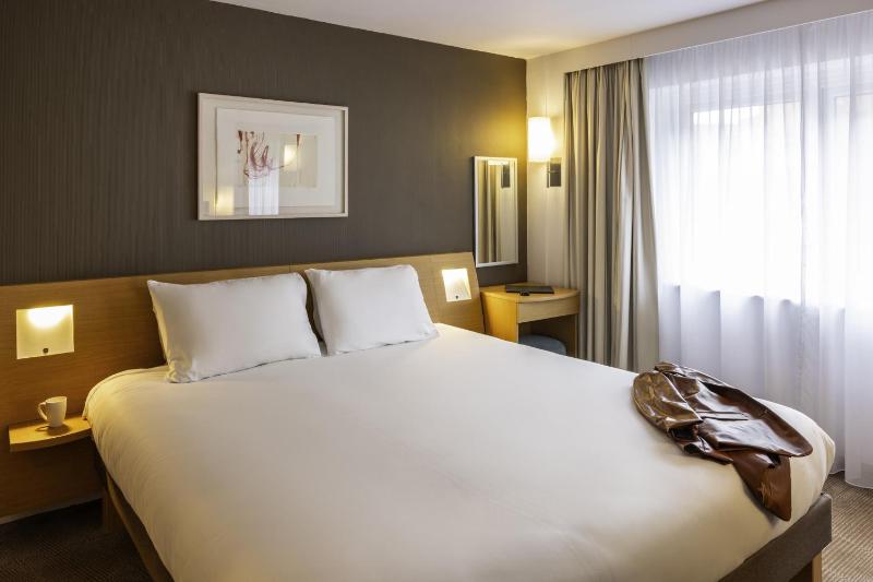 Suite with One King Bed and Sofa image 3