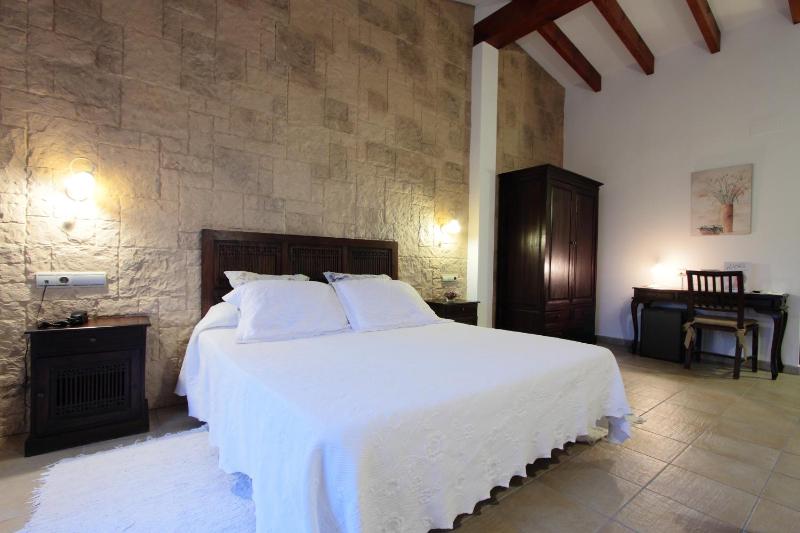 Double Room image 3