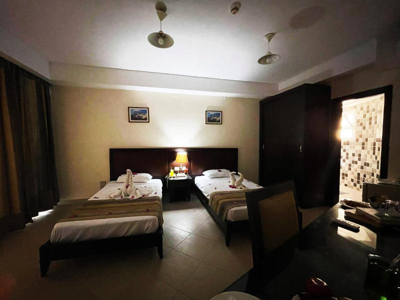 Single Bed in Dormitory Room image 2