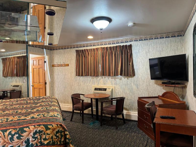 King Suite image 2