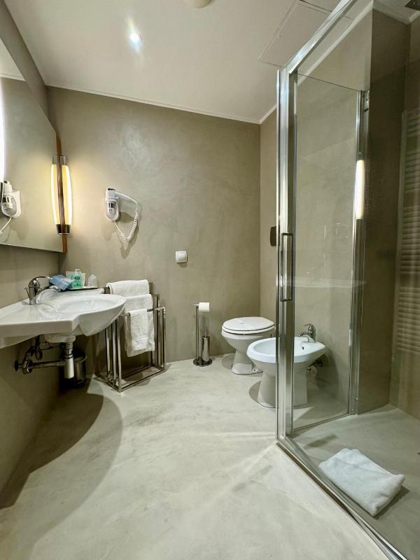 Superior Twin Room image 2