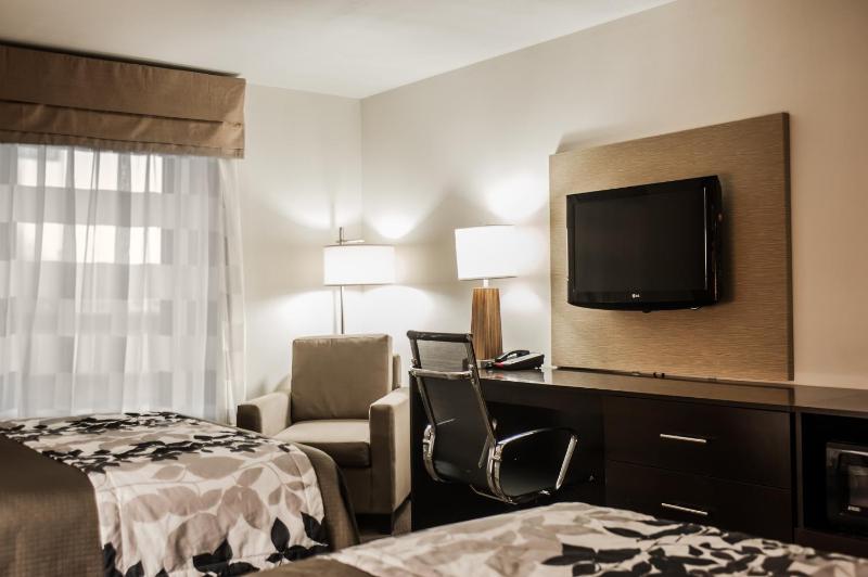 Queen Room with Two Queen Beds - Non-Smoking image 2
