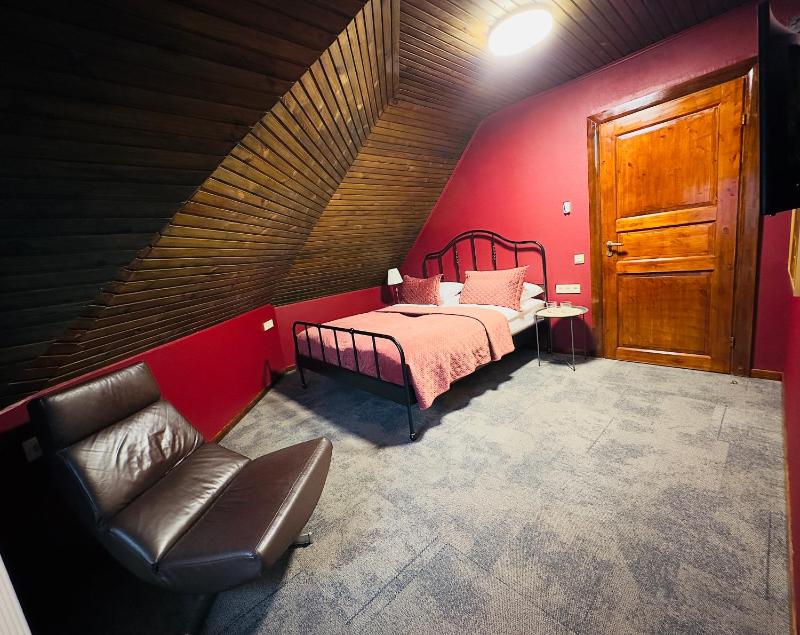 Broken bed hootel - image 34