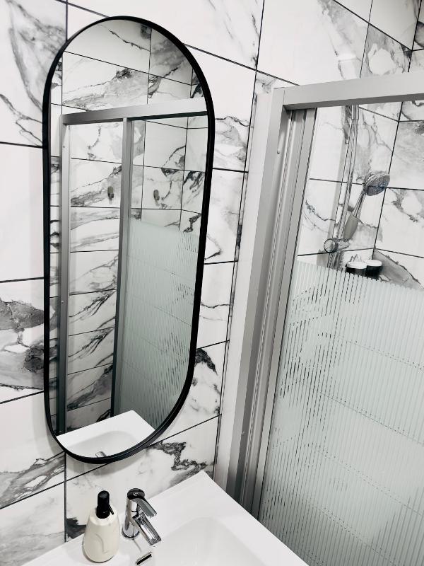 Broken bed hootel - image 9