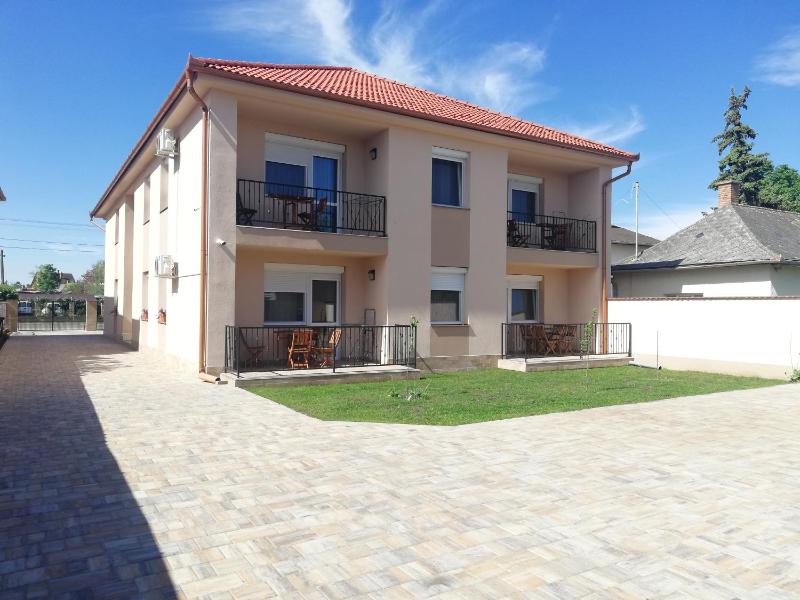 Imola és Andrea Apartmanház 3 - image 3