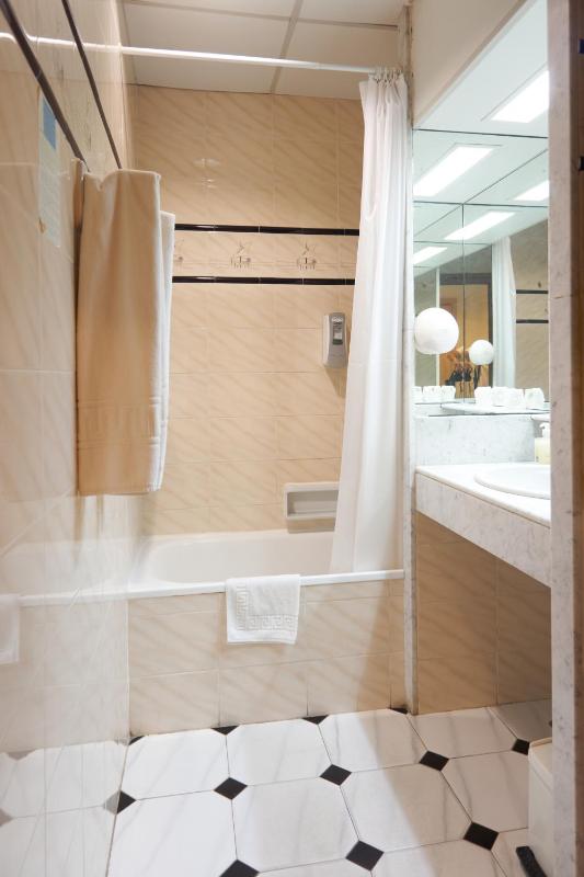Economy Double Room image 2