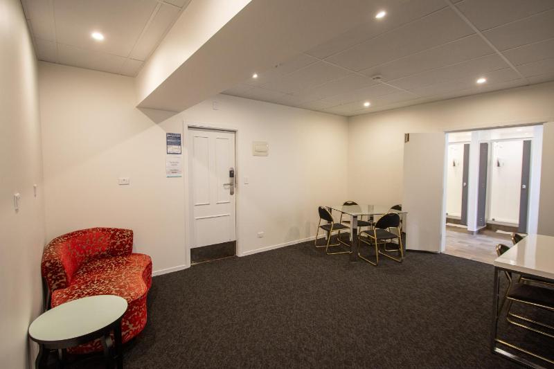 Hotel Waterloo & Backpackers - image 9