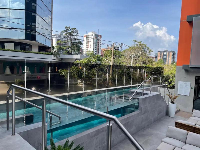 Turin 2BR Zona 10 Luxury Suite - Pool Jacuzzi Gym & View - image 9