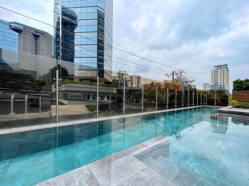 Turin 2BR Zona 10 Luxury Suite - Pool Jacuzzi Gym & View - image 13