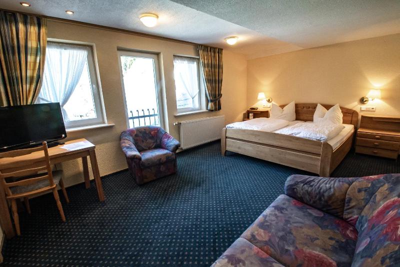 Double Room image 4