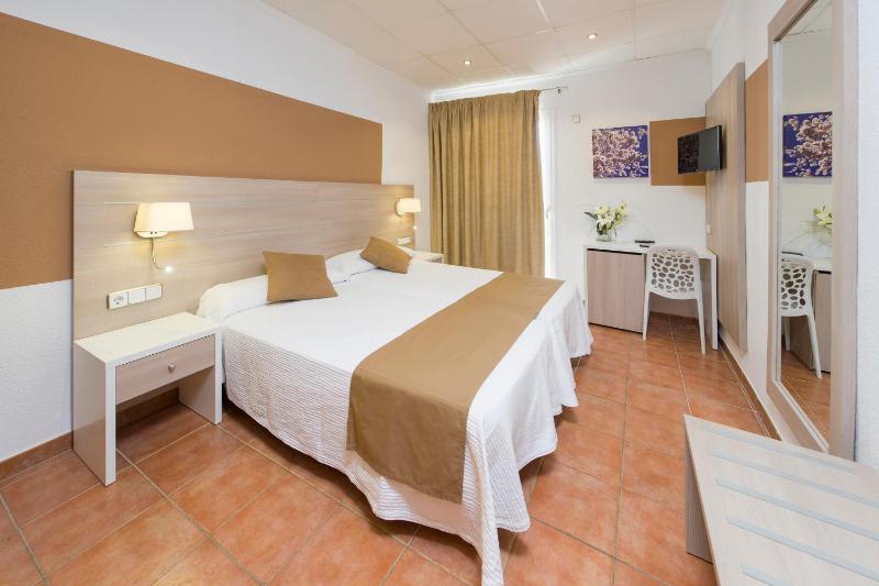 Twin Room with Terrace image 4