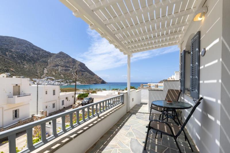 Double Room with Balcony image 3