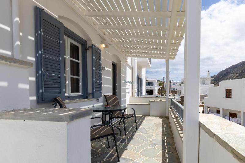 Double Room with Balcony image 2