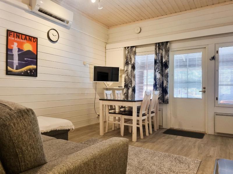 One-Bedroom Cottage with Sauna image 3