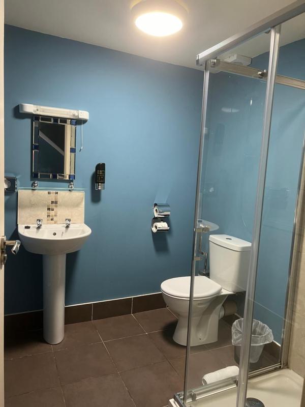 Triple Room with Bathroom image 4