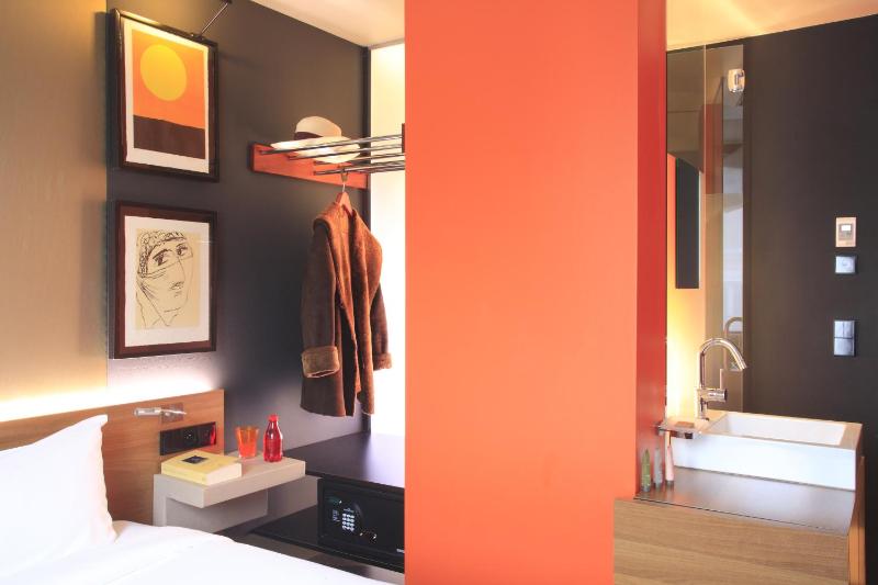Two Adjacent Classic Rooms image 3