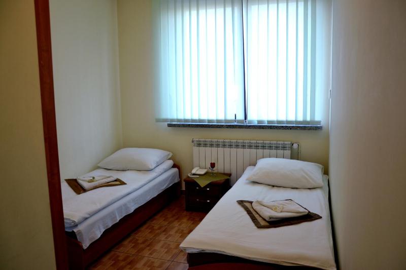 Budget Twin Room image 4