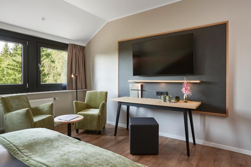 Deluxe Double or Twin Room image 1