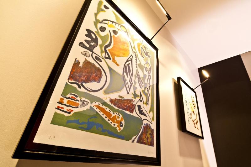 Family Room image 4