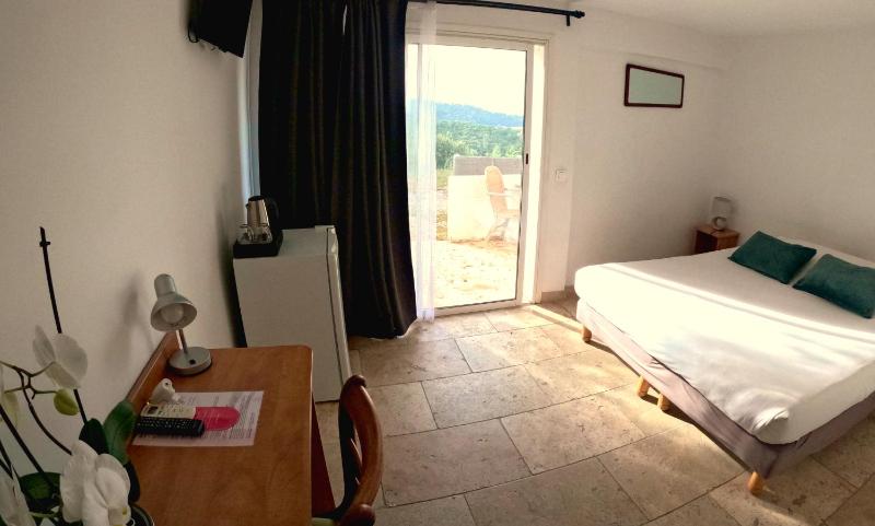 Superior Double Room with Sea View image 4