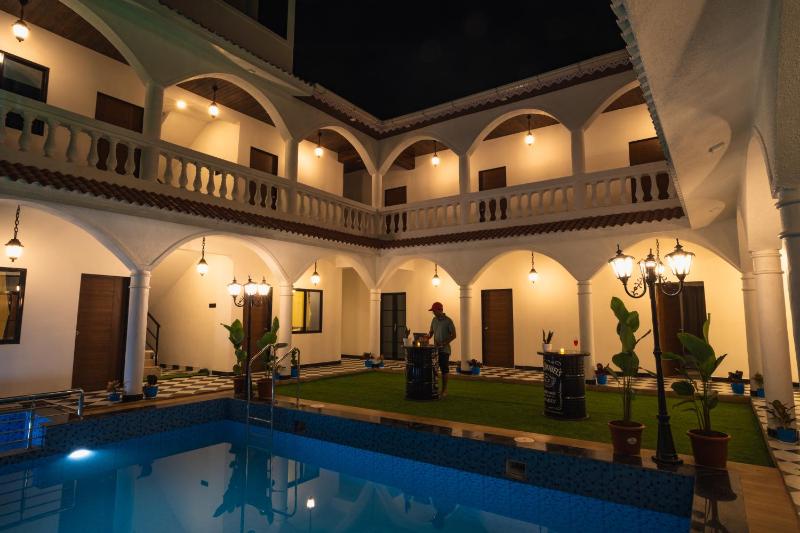 Sapphire Mansion - image 14