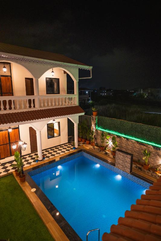 Sapphire Mansion - image 20