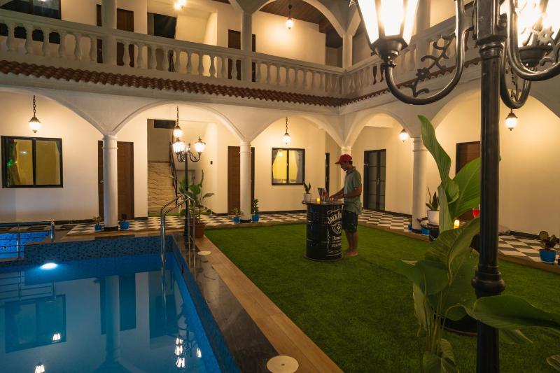 Sapphire Mansion - image 11