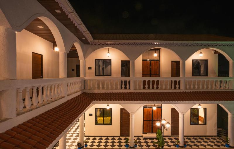 Sapphire Mansion - image 17