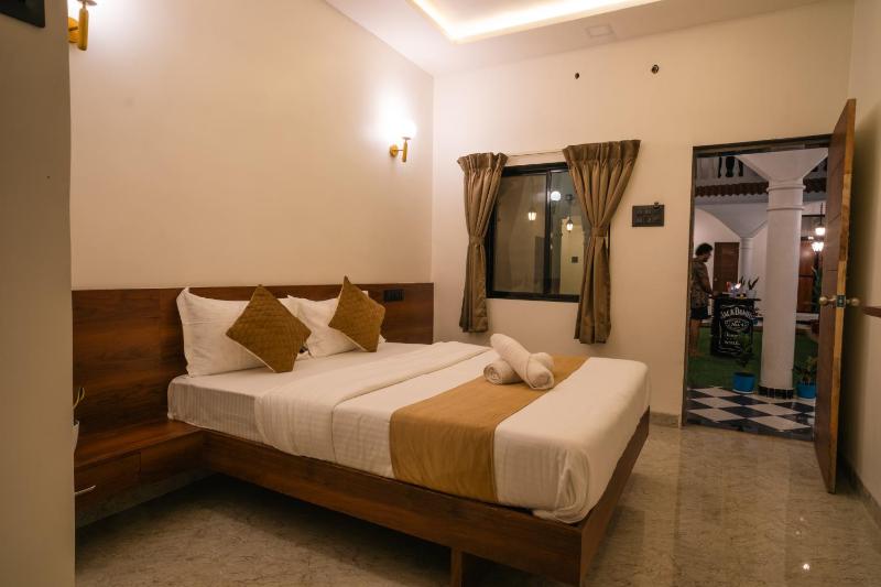 Sapphire Mansion - image 5