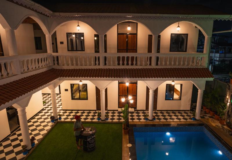 Sapphire Mansion - image 13