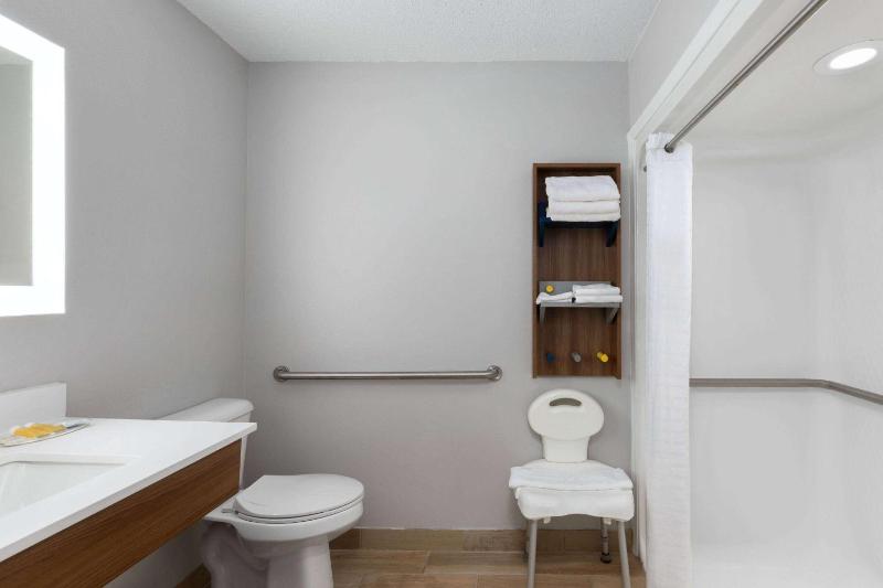 Queen Room with Two Queen Beds - Disability Access/Non-Smoking image 3