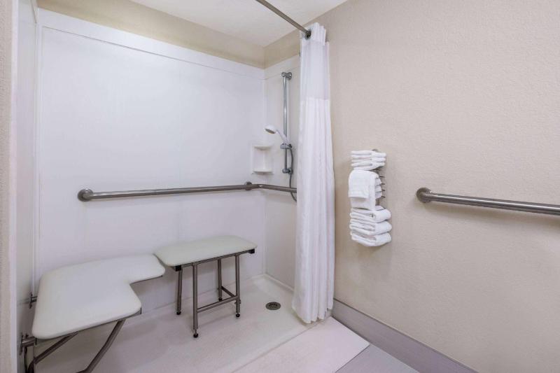 King Room - Mobility Access/Non-Smoking image 2