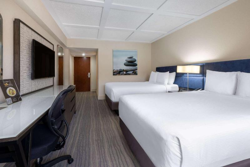 Double Room with Two Double Beds - Non-Smoking image 3