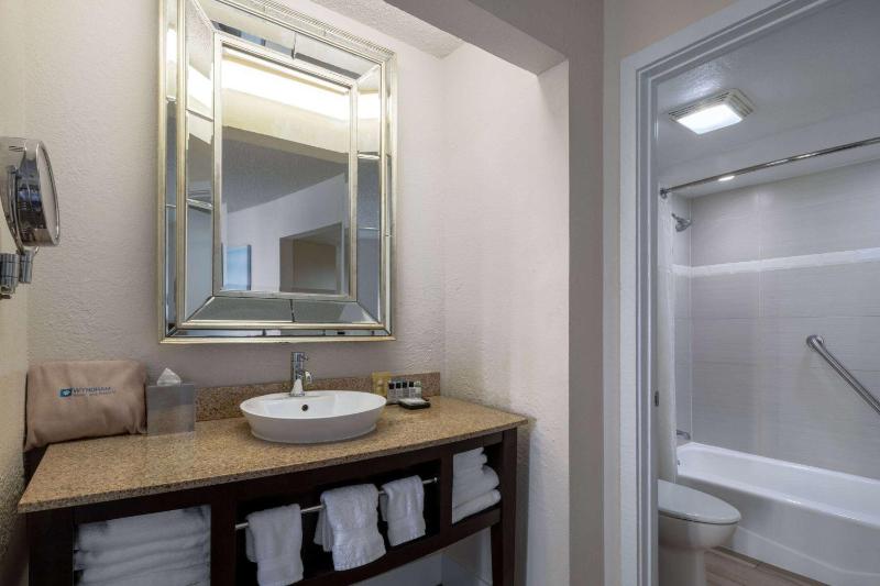 Studio Suite with Two Double Beds and Pool View - Non-Smoking image 2