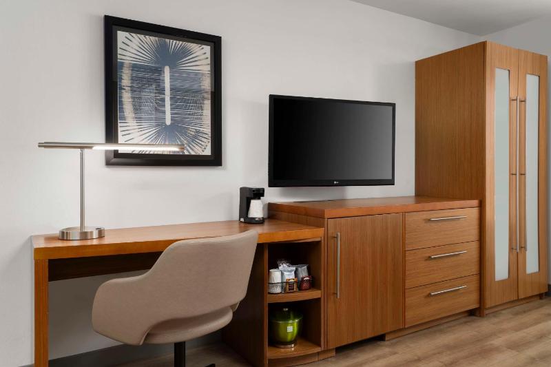 King Room with Sofa Bed image 1