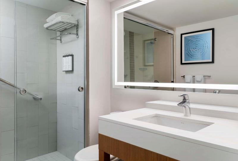 Queen Room with Two Queen Beds and Accessible Tub - Disability Access image 1