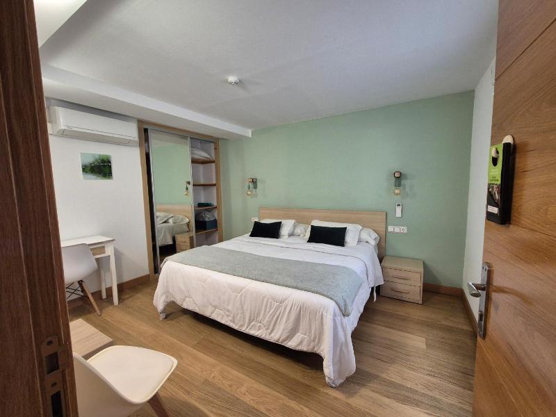 Double or Twin Room with Private External Bathroom image 1