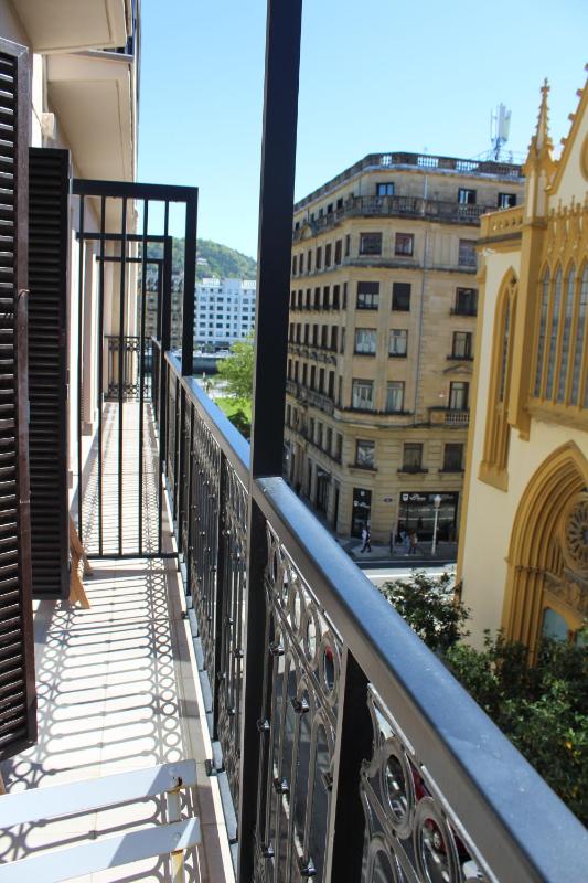 Double or Twin Room with Balcony image 4