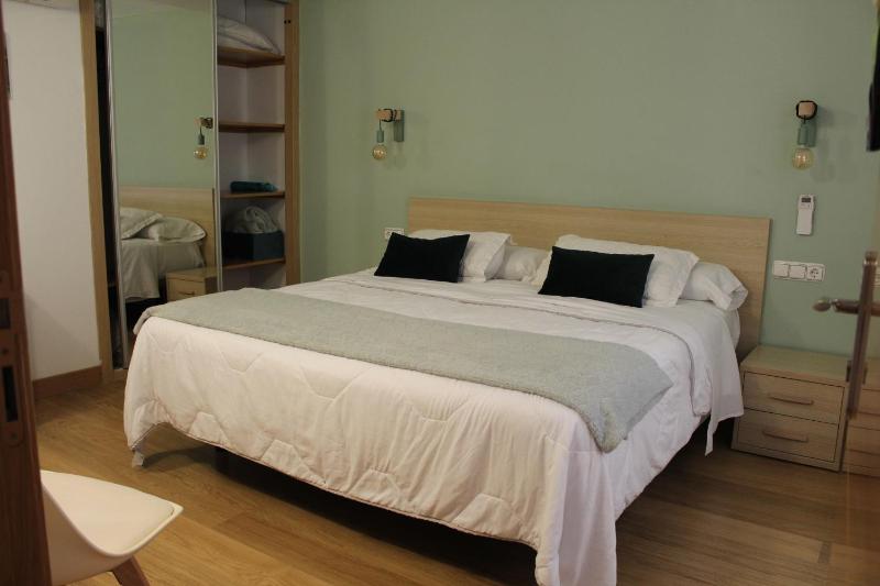 Double or Twin Room with Private External Bathroom image 3