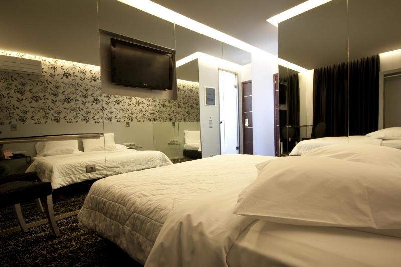 Double Room with Balcony image 4