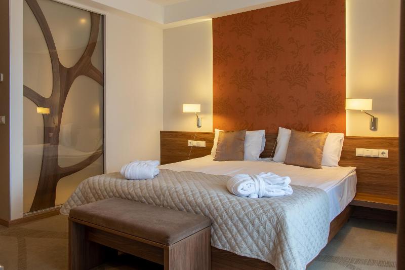 Double Room with Patio image 4