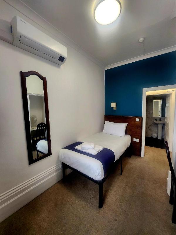 Single Room image 1